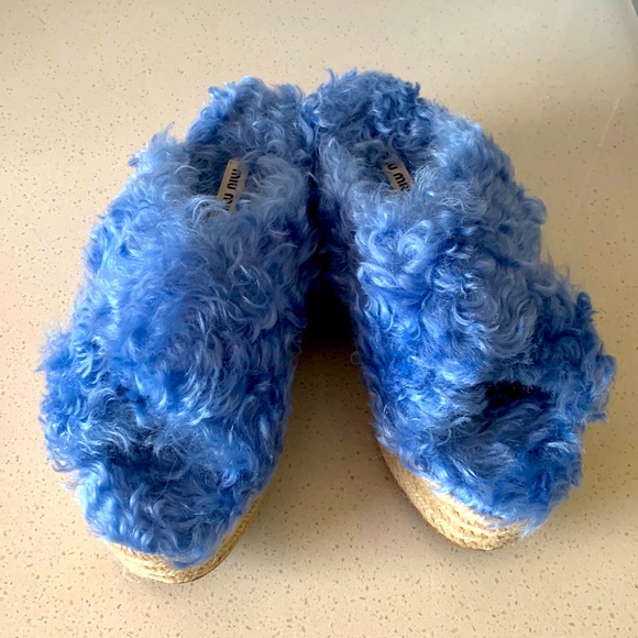 🦋 MIU MIU Wedge Shearling Fur Platform Espadrille Sandals Italian NWOT🦋 - Picture 2 of 10